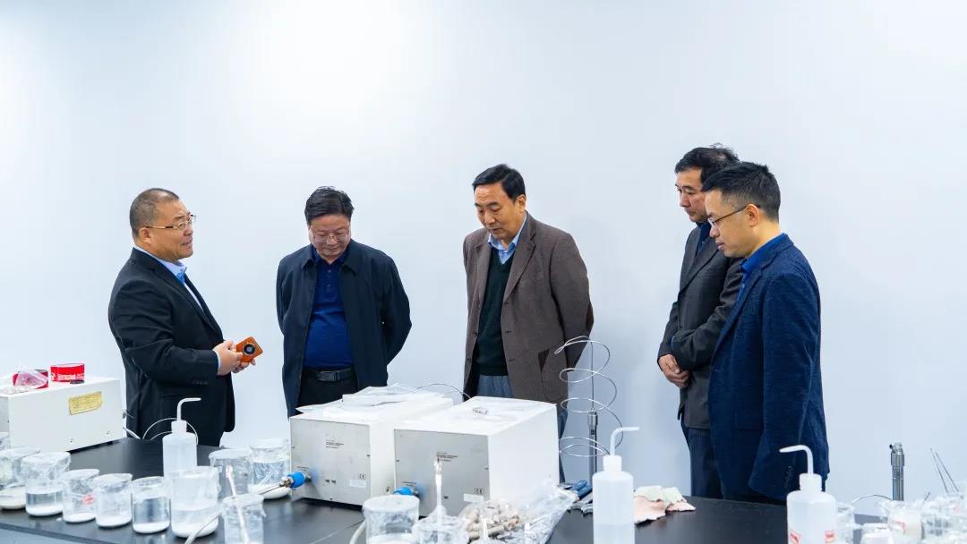 国度邮政局党组成员、副局长戴应军一行参观视察老子有钱lzyq88色谱