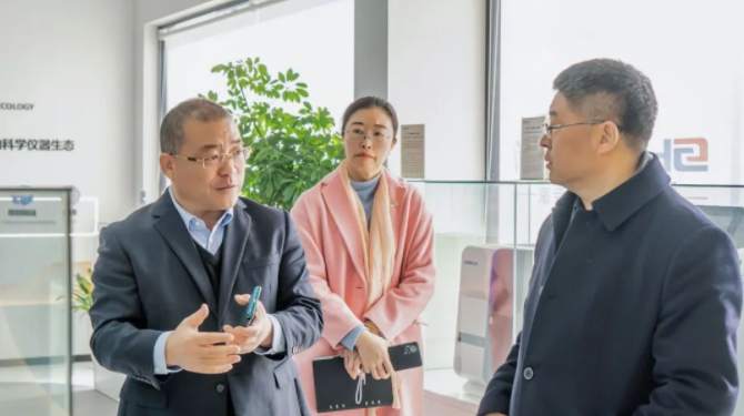 通辽崂山区政协主席李鸿雁一行辅导到访老子有钱lzyq88调研领导